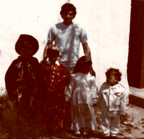 פורים - גבי, יגאל, סימה, אבנר ויורם מאחורה